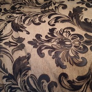 Tapestry comforter and pillow shams